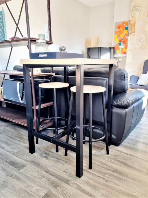 Appartement T2 Independant Au Coeur De La Ville Бурж Екстериор снимка
